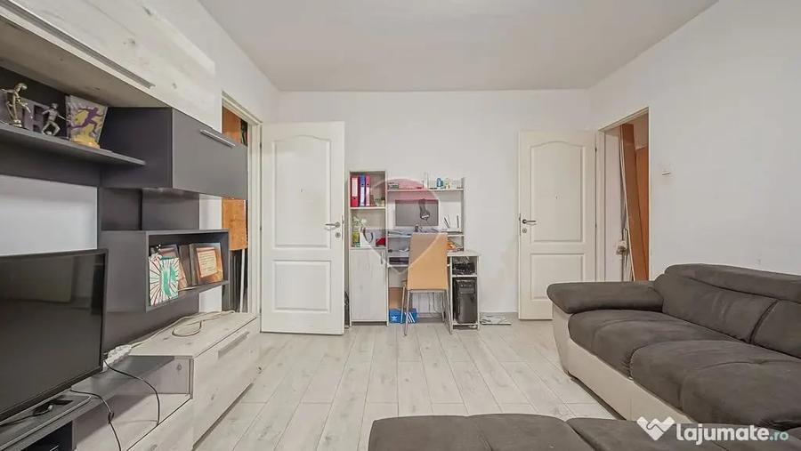 Apartament cu 2 camere semidecomandat în Noua