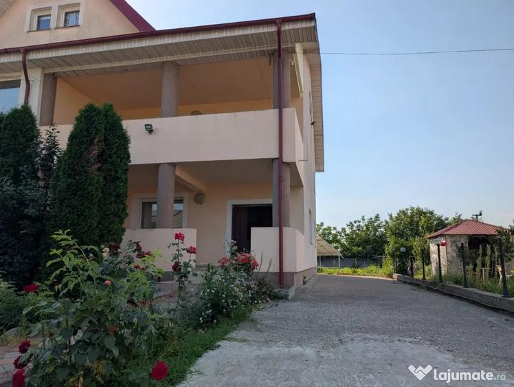 Casă cu 5 camere cu Teren 500 Mp în Lilieci