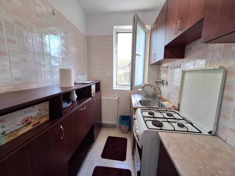 Apartament cu 2 camere semidecomandat, mobilat în Florești
