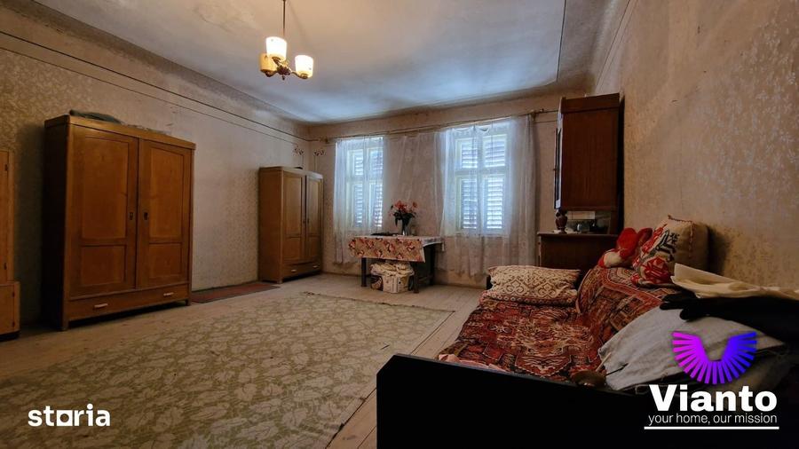 Casă cu 4 camere cu Teren 2984 Mp în Chirpăr