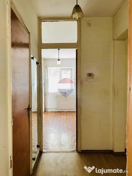 Apartament cu 2 camere decomandat în Teiul Doamnei