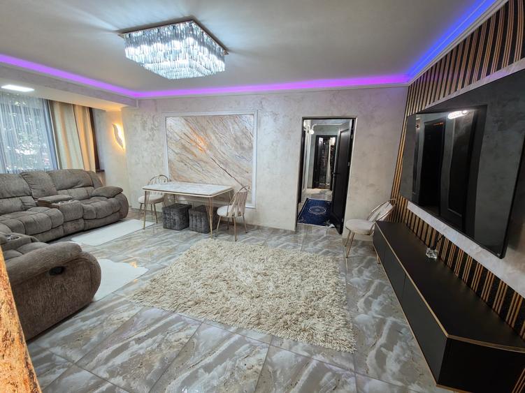 Apartament cu 4 camere semidecomandat în Tomis Nord