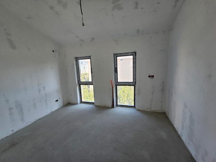 Duplex cu 4 camere cu Canalizare în Vest