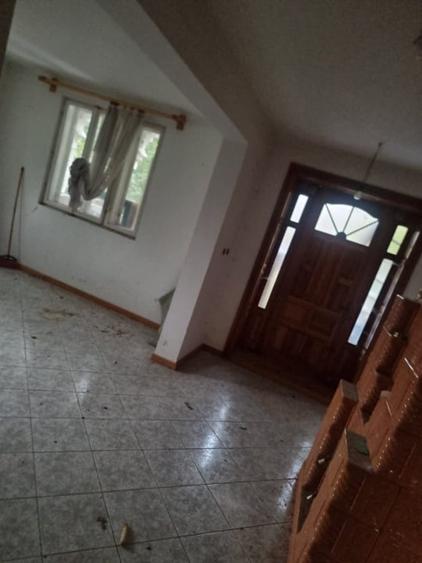 Casă individuală cu 8 camere cu Teren 1300 Mp în Marginea