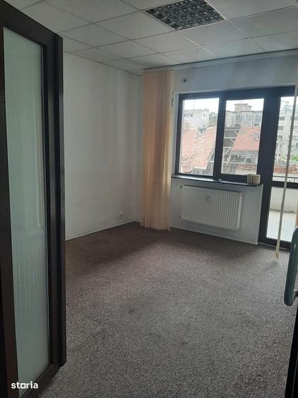 Apartament cu 4 camere decomandat în Romană