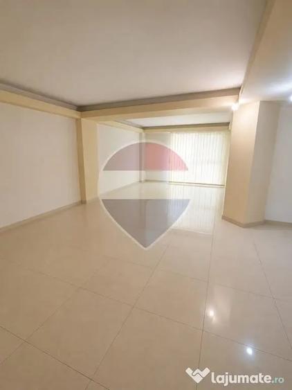 Casă cu 12 camere cu Teren 750 Mp în Fundeni