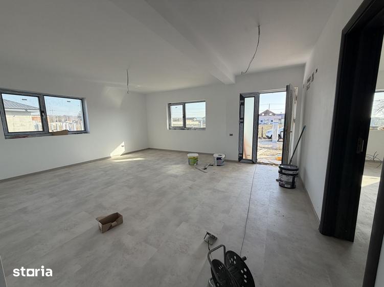 Casă cu 3 camere cu Teren 500 Mp în Țițești