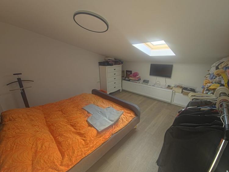 Casă individuală cu 3 camere cu Canalizare în Trocadero