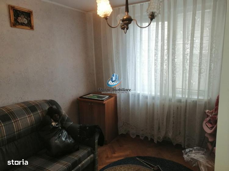 Apartament cu 3 camere semidecomandat în Dărmănești