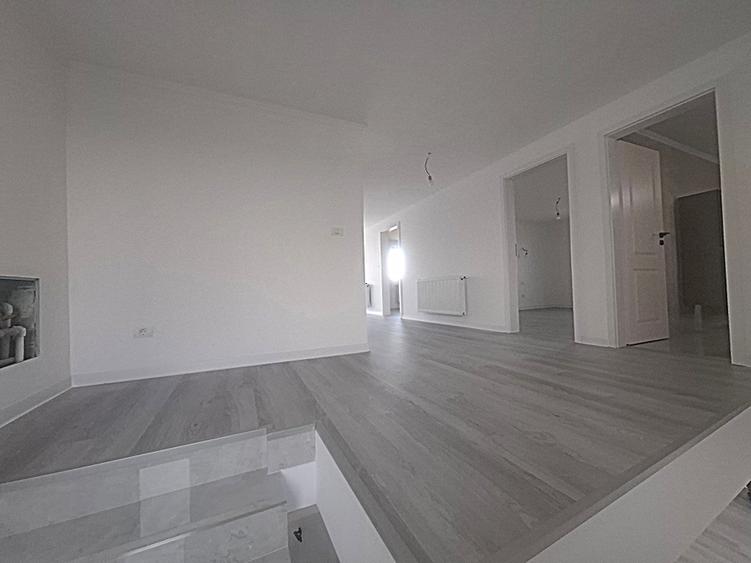 Casă cu 4 camere cu Teren 400 Mp în Domnești