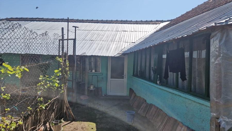 Casă cu 5 camere cu Teren 3937 Mp în Central