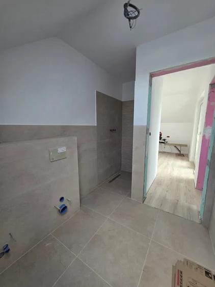 Casă individuală cu 4 camere cu Teren 400 Mp în Periferie