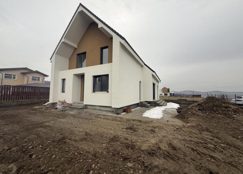 Casă individuală cu 5 camere cu Canalizare în Gilău