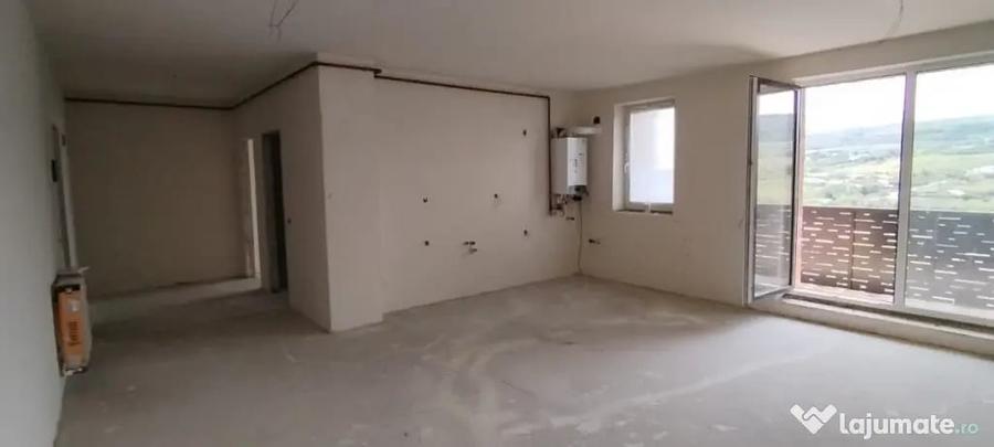Apartament cu 2 camere semidecomandat în Chinteni