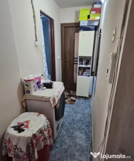 Apartament cu 3 camere semidecomandat în Valea Rosie