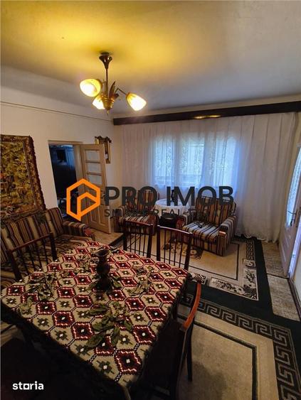 Casă cu 5 camere semidecomandat cu Teren 720 Mp în Gura Dimienii