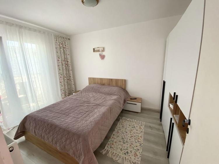 Apartament cu 3 camere decomandat în Florilor