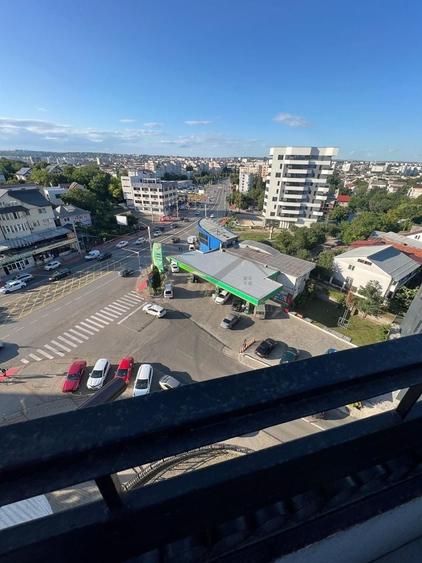 Apartament cu 4 camere decomandat în Nicolina
