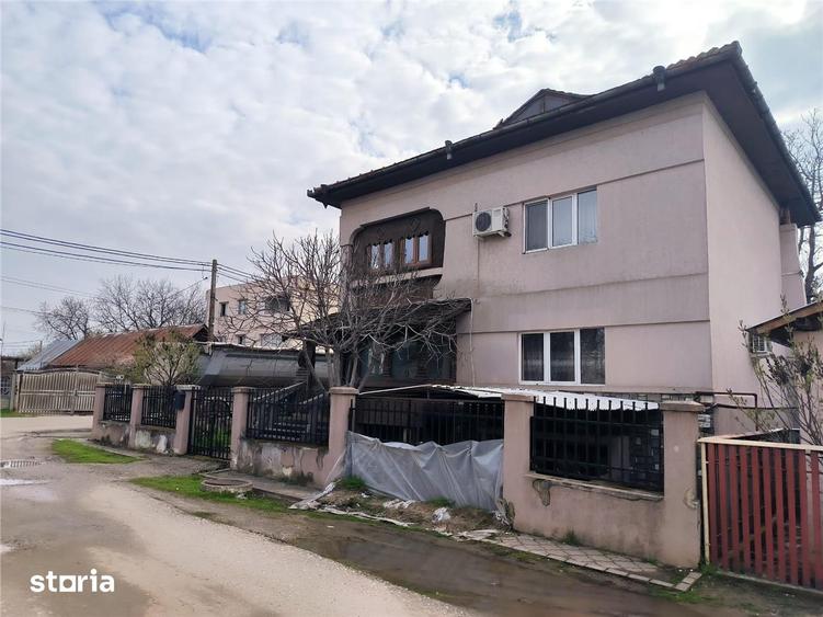 Casă cu 4 camere cu Canalizare în Central