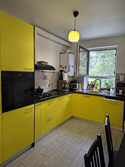 Apartament cu 3 camere decomandat, mobilat în Tractorul