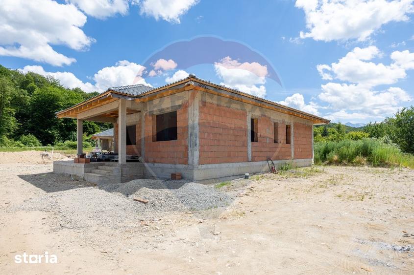 Casă cu 4 camere cu Teren 504 Mp în Primăverii