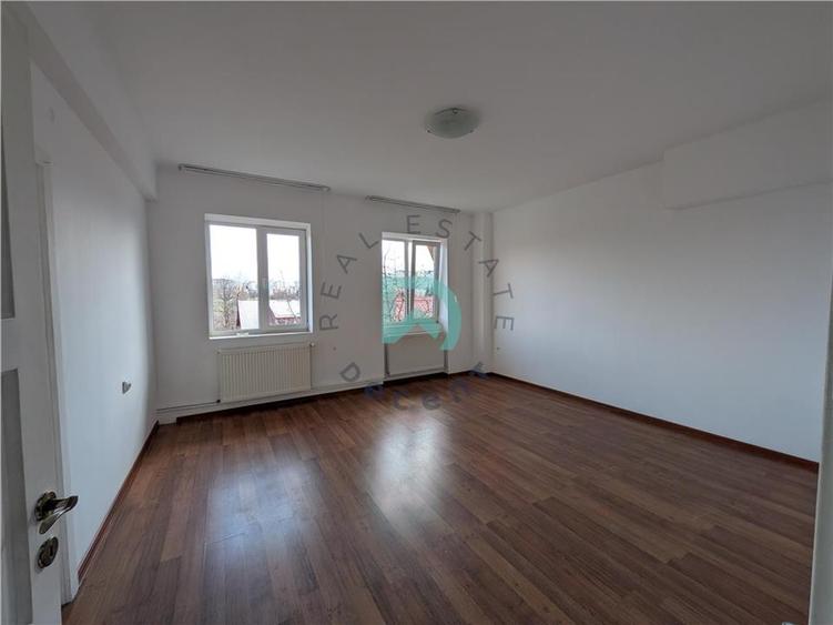 Apartament cu 2 camere semidecomandat în Hărmanului