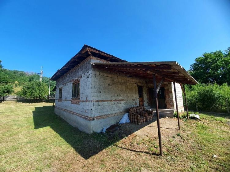 Casă cu 4 camere în Boțârcani