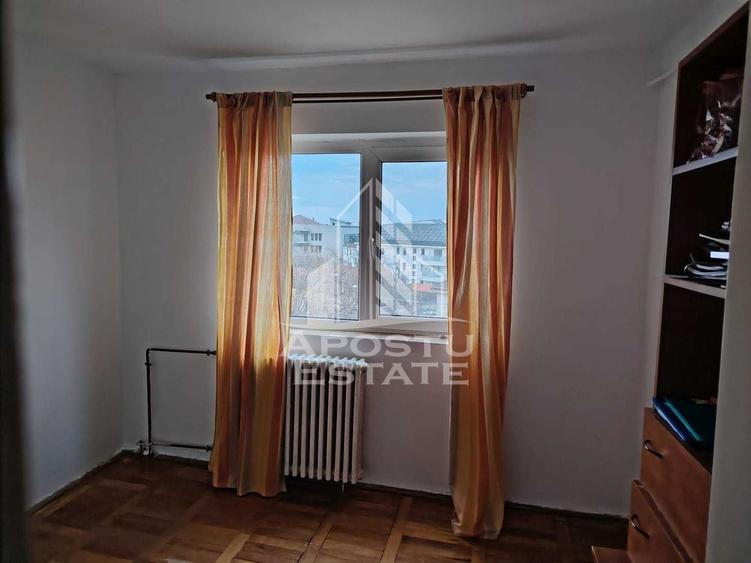 Apartament cu 3 camere decomandat, mobilat în Girocului