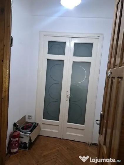 Apartament cu 3 camere decomandat în Universitate