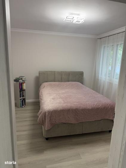 Apartament cu 3 camere decomandat în Cornișa