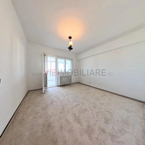 Apartament cu 4 camere decomandat în Amzei