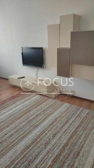 Apartament cu 3 camere decomandat în Tei