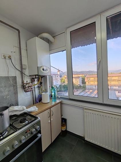 Apartament cu 3 camere decomandat, mobilat în Hotvon