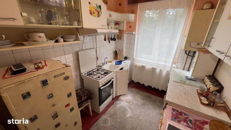 Garsonieră decomandată în Petros
