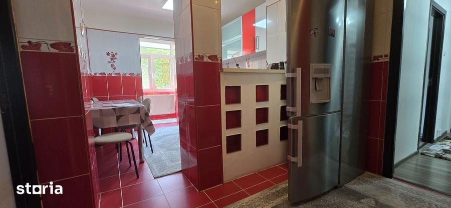 Apartament cu 3 camere decomandat, mobilat în Micro 3