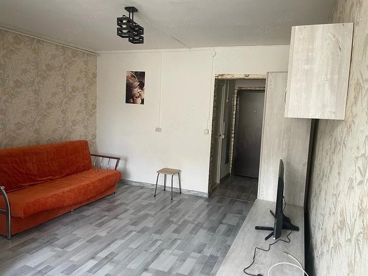 Garsonieră decomandată în Noua