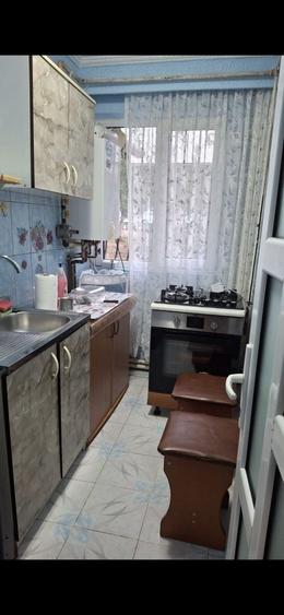 Apartament cu 2 camere semidecomandat în Războieni
