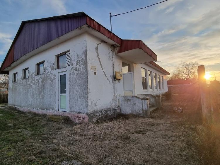 Spațiu industrial, de 170 mp, în Măldăeni