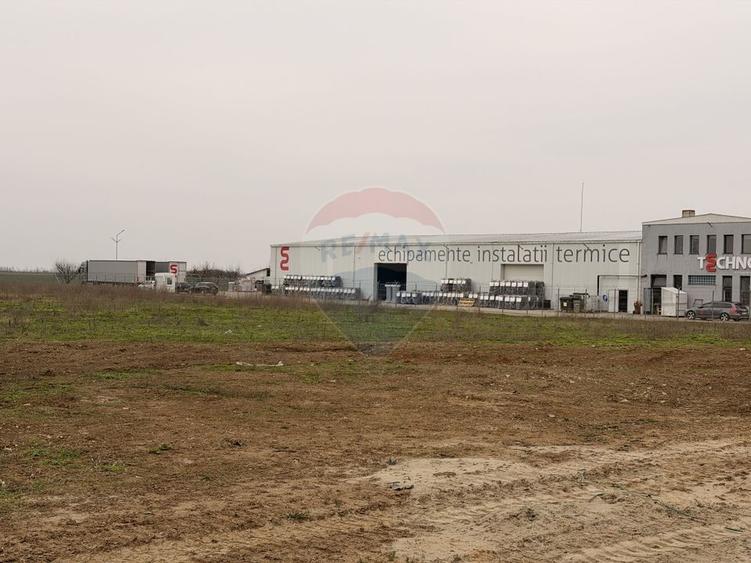 Teren agricol intravilan de 7868 mp, în Calea Aradului