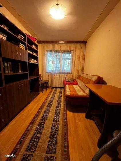 Apartament cu 4 camere semidecomandat în Podu Roș