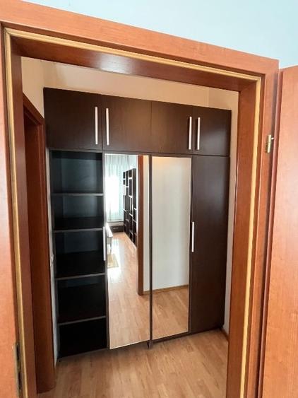 Apartament cu 3 camere decomandat, mobilat în Central
