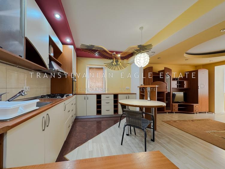 Apartament cu 3 camere semidecomandat, mobilat în Plopilor