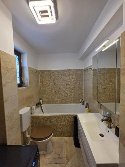Duplex cu 5 camere cu Canalizare în Apărătorii Patriei