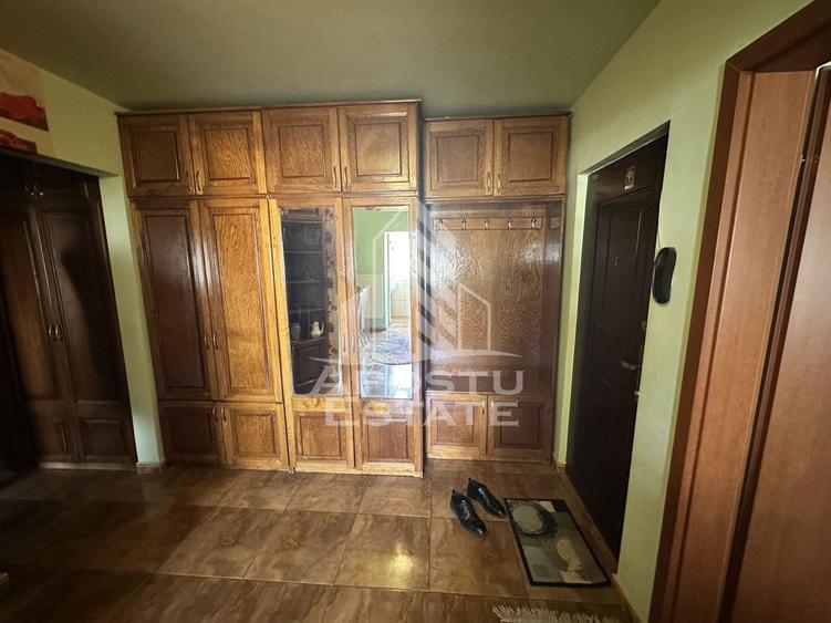 Apartament cu 2 camere decomandat, mobilat în Girocului