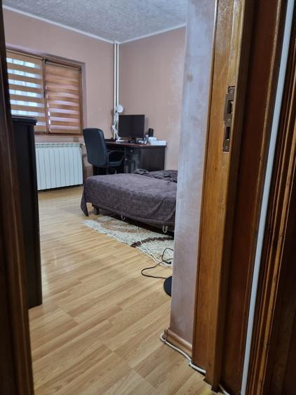 Apartament cu 4 camere semidecomandat, mobilat în Nicolina