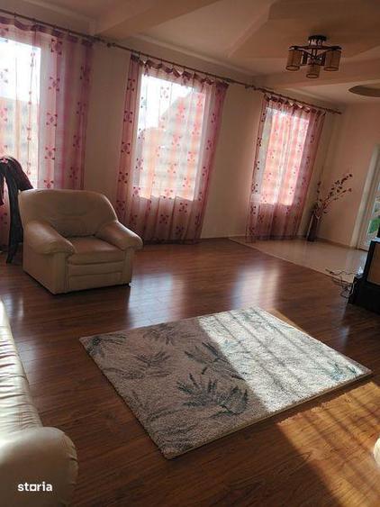 Casă cu 4 camere cu Teren 230 Mp în Livezile