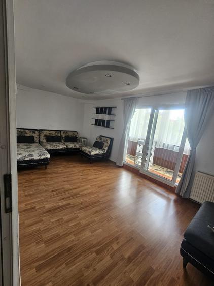 Apartament cu 4 camere decomandat în Milcov
