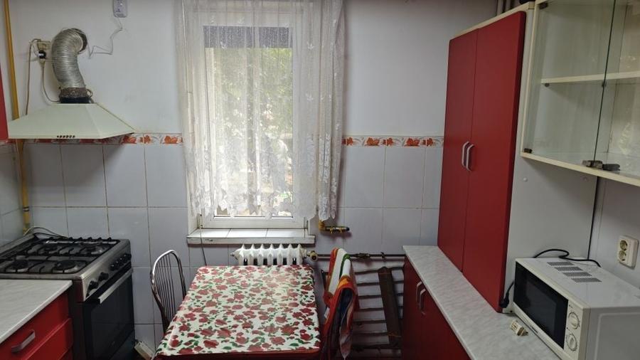 Apartament cu 3 camere semidecomandat în 23 August