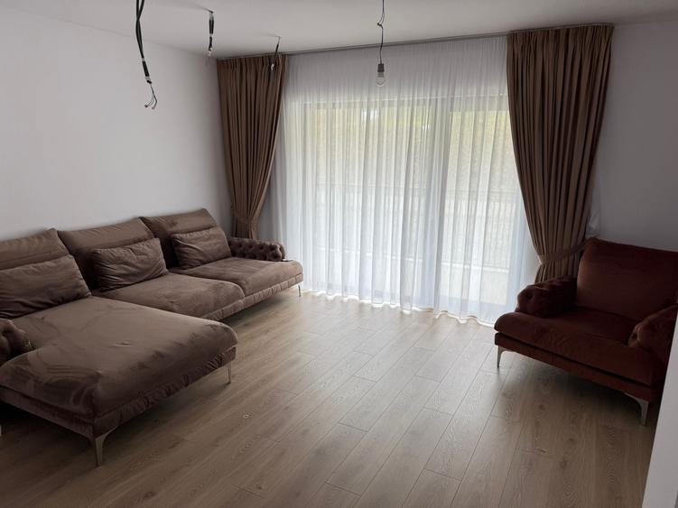 Apartament cu 3 camere semidecomandat în Fălticeni