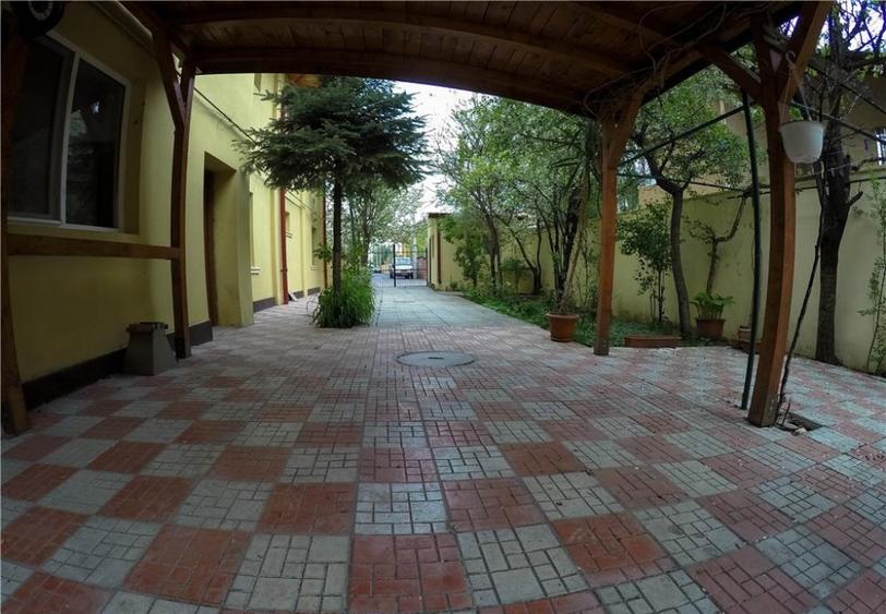 Casă cu 5 camere cu Teren 400 Mp în Militari